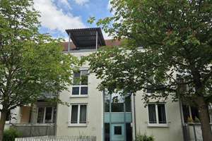 Großzügige 2-Zimmer-Wohnung mit Dachbalkon und Tiefgarage