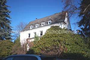 ***Chemnitz-Yorckgebiet***
Teilvermietete 3-Familien- Stadtvilla mit Eigennutzung und großem Garten