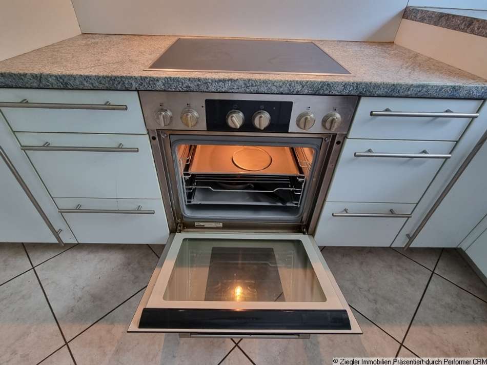 07 Küche mit Einbauküche, D...