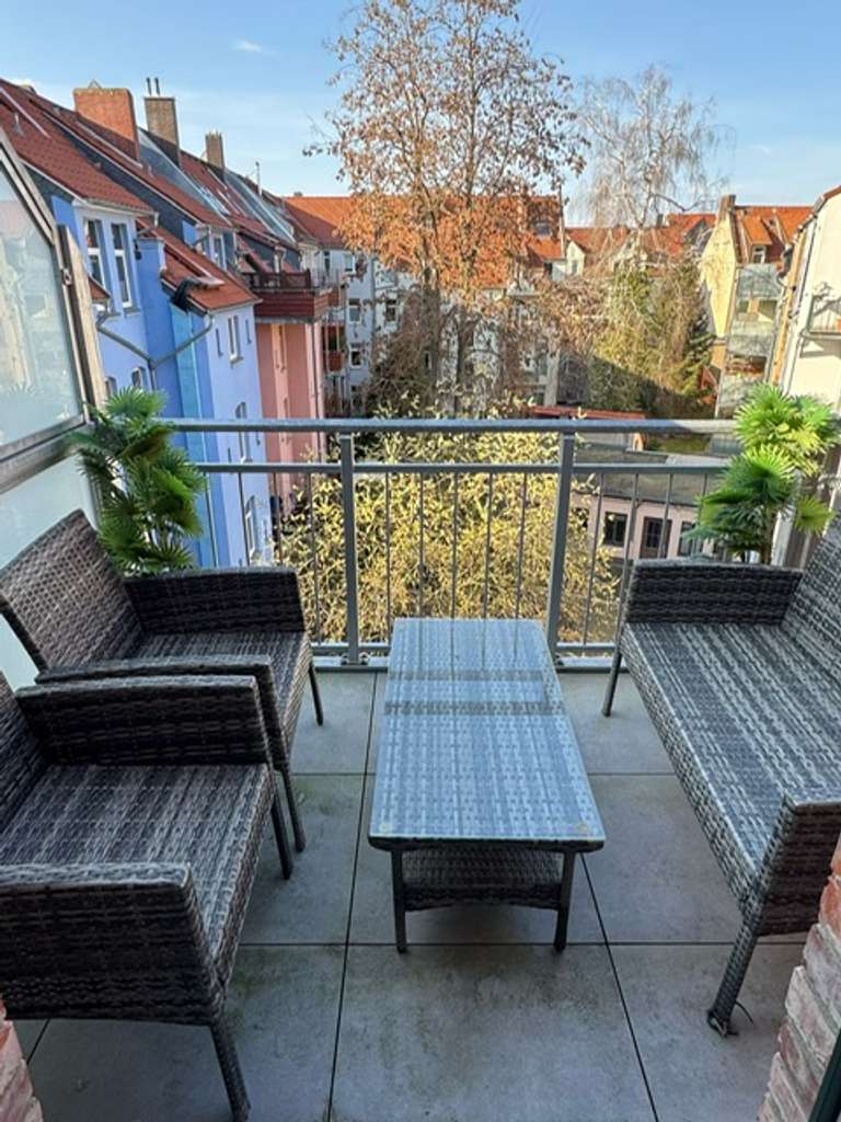 *Schmuckstück am Fiedeler Platz in Döhren* - Traumhafte Wohnung mit Ausbaureserve im Dachgeschoss