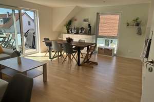 Lichtdurchflutete zentrale 3-Zimmer Dachgeschosswohnung mit Balkon in Stuttgart-Möhringen – Die vollständige Adresse der Immobilie erhältst du vom Anbieter., 70567 Möhringen-Mitte, Stuttgart – Vorschaubild 1