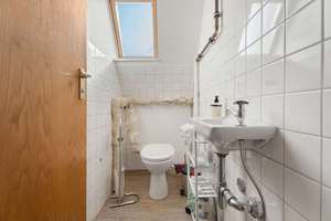 Charmante Altbau-Dachwohnung im Stuttgarter Westen – 3 Zimmer zum Selbstgestalten – Die vollständige Adresse der Immobilie erhältst du vom Anbieter., 70193 Vogelsang, Stuttgart – Vorschaubild 13