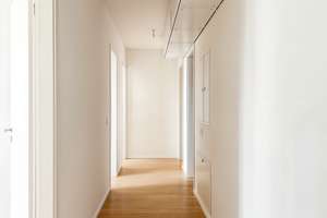 Erstbezug & Neubau! 4-Zimmer-Wohnung mit Loggia, Balkon & hochwertiger Ausstattung inkl. Einbauküche – Die vollständige Adresse der Immobilie erhältst du vom Anbieter., 81735 Waldtrudering, München – Vorschaubild 3