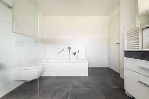 Design, Raum und Flexibilität – eine moderne Bauhausvilla mit Pool für alle Lebensphasen – Die vollständige Adresse der Immobilie erhältst du vom Anbieter., 81825 Gartenstadt Trudering, München – Vorschaubild 18