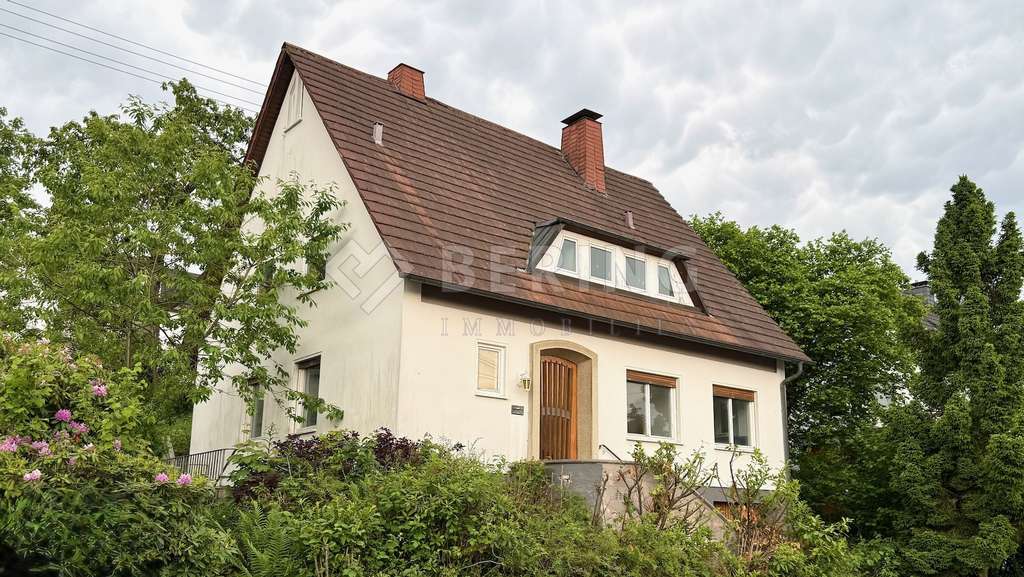 KLASSISCHES EINFAMILIENHAUS MIT MODERNISIERUNGSBEDARF I WEIDENAU - GIERSBERG