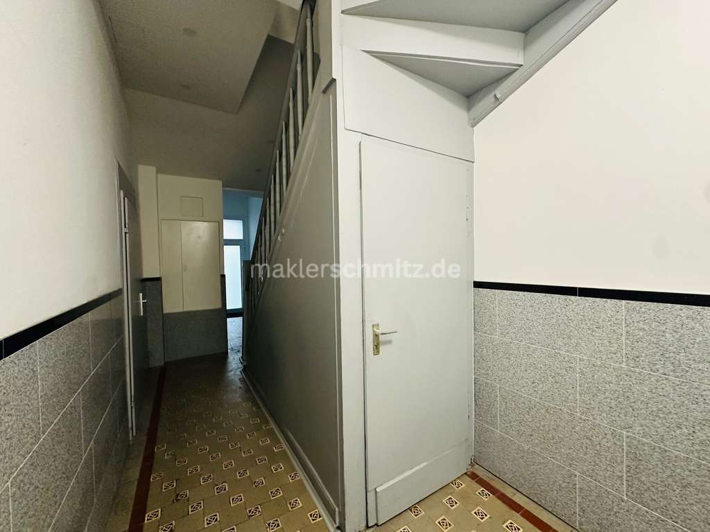 Immobilie in Mönchengladbach - 7-PARTEIEN WOHN-&GESCHÄFTSHAUS IN VERMIETUNGSSICHERER LAGE! - Bild 1