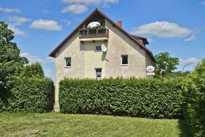 Wohnhaus mit zwei Wohnungen und Platz für Hobby oder Gewerbe – Die vollständige Adresse der Immobilie erhältst du vom Anbieter., 2708 Löbau – Vorschaubild 1