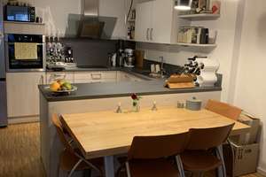 Stilvolle 2-Zimmer-EG-Wohnung mit Einbauküche 3-türigen Schiebetürenschrank, Terrasse und Garten – Kirchplatz 11a, 85051 Süd, Ingolstadt – Vorschaubild 5
