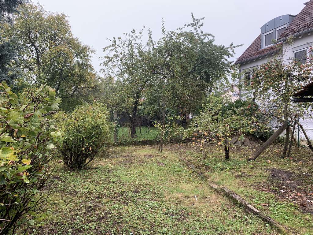 Immobilie in Erkenbrechtsweiler - Renovierungsbedürftiges Haus mit Garten - ideal für Investoren und Handwerker - Bild 2