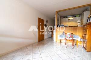 Komfortable 2-Zimmer-Wohnung mit Balkon – ideales Renovierungsobjekt für Anleger oder Eigennutzer – Die vollständige Adresse der Immobilie erhältst du vom Anbieter., 99887 Georgenthal/Thüringer Wald – Vorschaubild 3