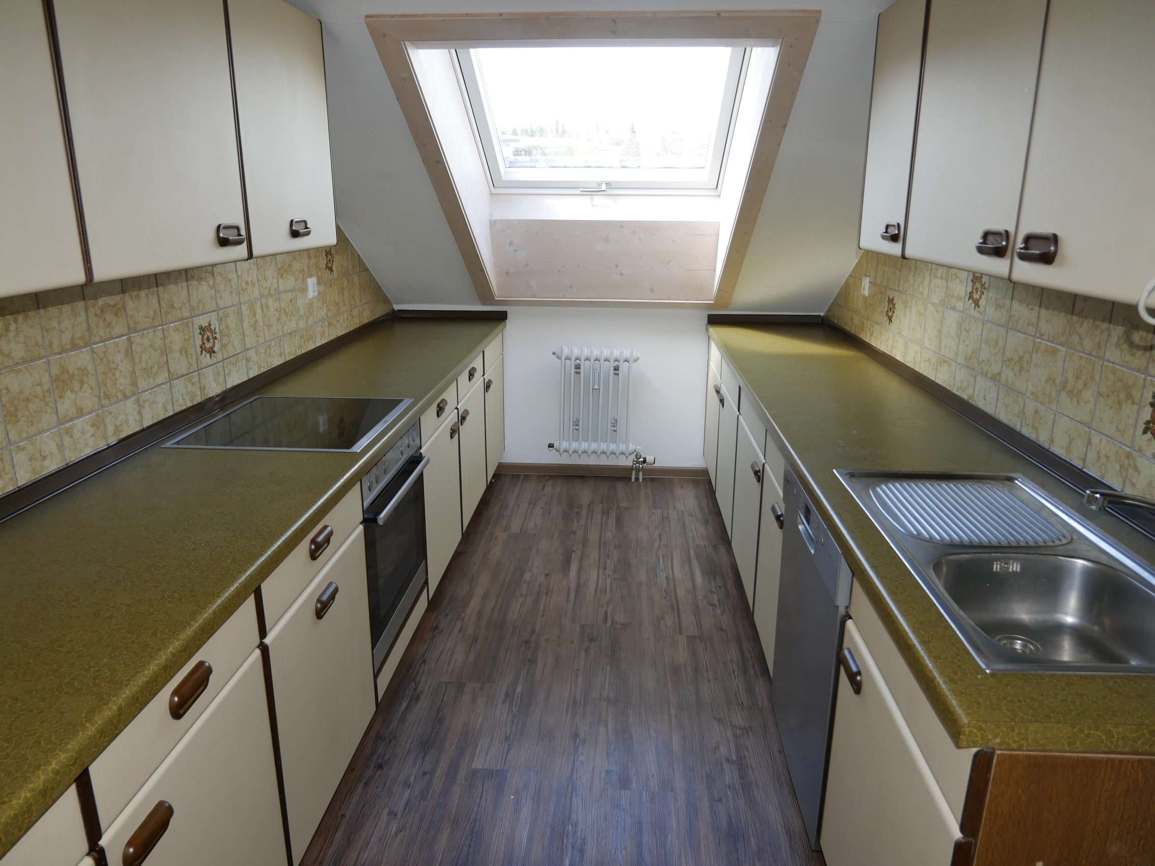 Immobilie in Schönwald im Schwarzwald - Wohnen mit Aussicht: 2,5-Zimmer-Dachgeschosswohnung in 78141 Schönwald! - Bild 4