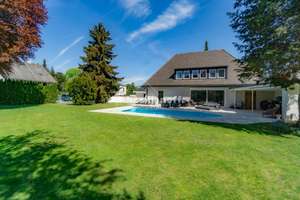 FREISTEHENDES EFH MIT AUSSENPOOL IN RUHIGER LAGE