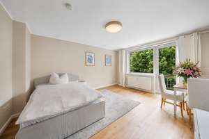 Erstbezug nach Kernsanierung, voll möblierte 1 Zimmer Wohnung mit Süd West Balkon