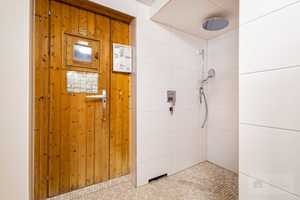 Traumhafte Villa mit Hallenbad, Sauna und großem Garten – Freiburg im Breisgau – Vorschaubild 7