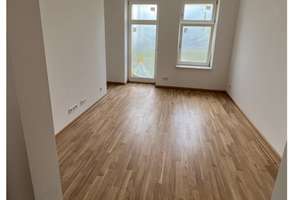 +++sanierte 3 Zimmer (8)DG-Wohnung// Balkon // Aufzug+++