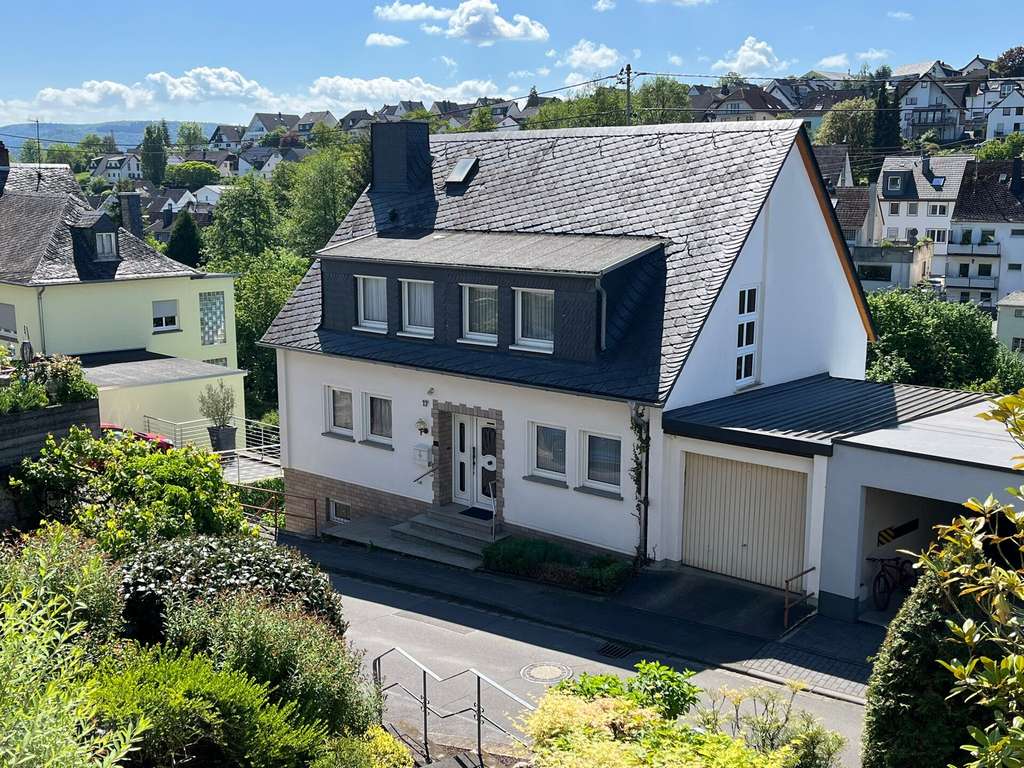 Immobilie in Rhens - Rhens! Vielseitig nutzbares Einfamilienhaus mit ELW in ruhiger Lage - Bild 0