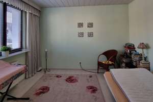 Wohnzimmer mit Echtholzparkett, Kamin, viel Platz und Gemütlichkeit – Schützenstraße  30, 17309 Pasewalk – Vorschaubild 19