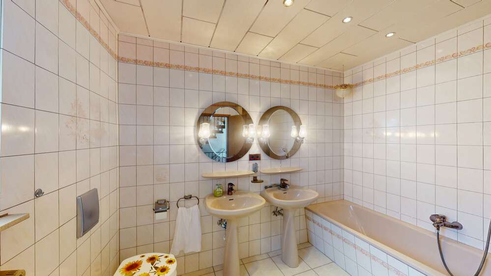 Immobilie in Neustadt an der Weinstraße - Vielseitiges Anwesen mit Vorder- & Hinterhaus – großer Garten mit Bachlauf in ruhiger Lage - Bild 5