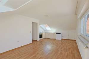 Gemütliche 3-Zimmer-Dachgeschosswohnung für Singles – Die vollständige Adresse der Immobilie erhältst du vom Anbieter., 70771 Leinfelden-Echterdingen – Vorschaubild 2