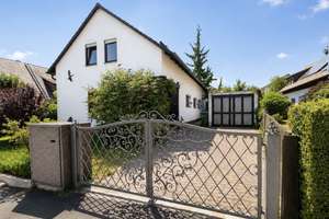 Charmantes Einfamilienhaus mit großzügigem Garten und Dachterrasse