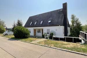 Wohnen auf zwei Ebenen: Gepflegte 3-Zimmer-Maisonettewohnung mit Loggia und Garage in Schönwald! – Die vollständige Adresse der Immobilie erhältst du vom Anbieter., 78141 Schönwald im Schwarzwald – Vorschaubild 14