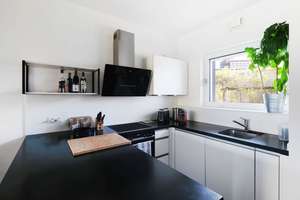Lichtdurchflutete, geschmackvoll neu möblierte Wohnung mit Parkblick (flexibler Zeitmietvertrag) – Schöneberger Ufer 5c, 10785 Kreuzberg, Berlin – Vorschaubild 9