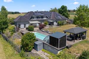 5.176m² Grundstücksfläche! Energieeffiziente Luxusvilla in ruhiger Lage mit Pool – Die vollständige Adresse der Immobilie erhältst du vom Anbieter., 95473 Creußen – Vorschaubild 2