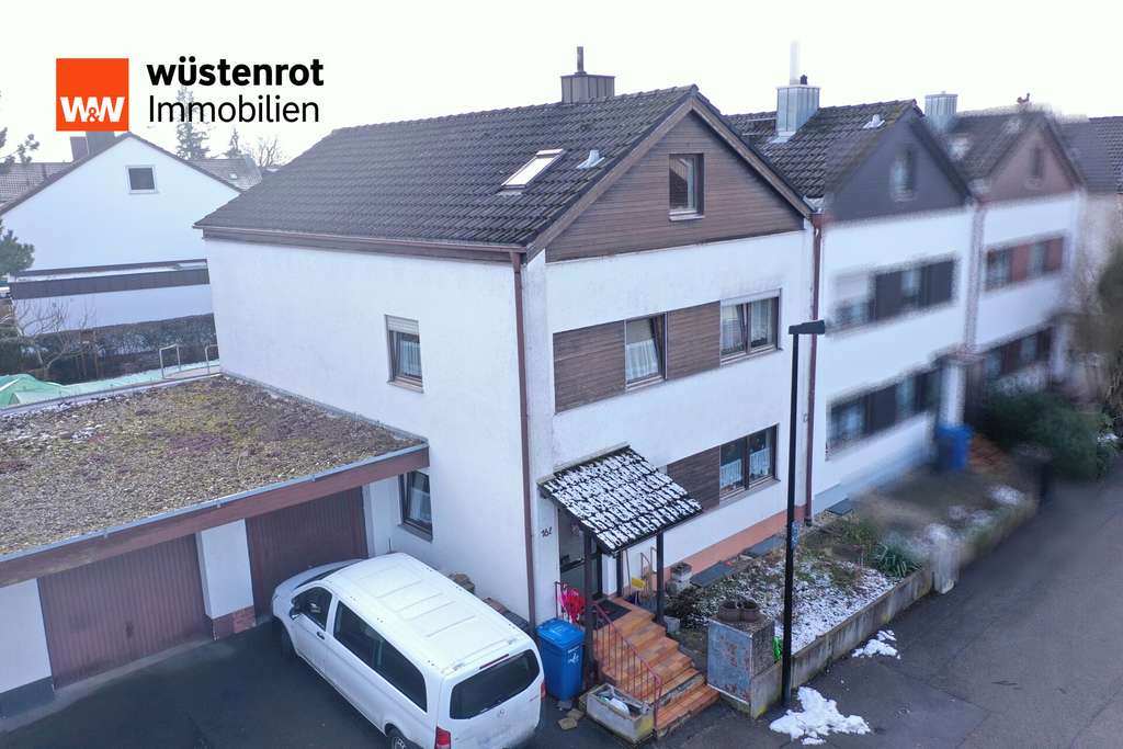 Immobilie in Straubing - Großzügiges, renovierungsbedürftiges Reiheneckhaus mit Südterrasse und Keller in ruhiger Lage - Bild 0