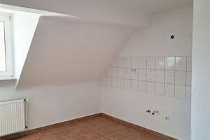 ***Gemütliche Dachgeschoss-Wohnung mit 1,5 Zimmern sucht nette Mieter*** – Siemensstr. 42, 45143 Altendorf, Essen – Vorschaubild 3