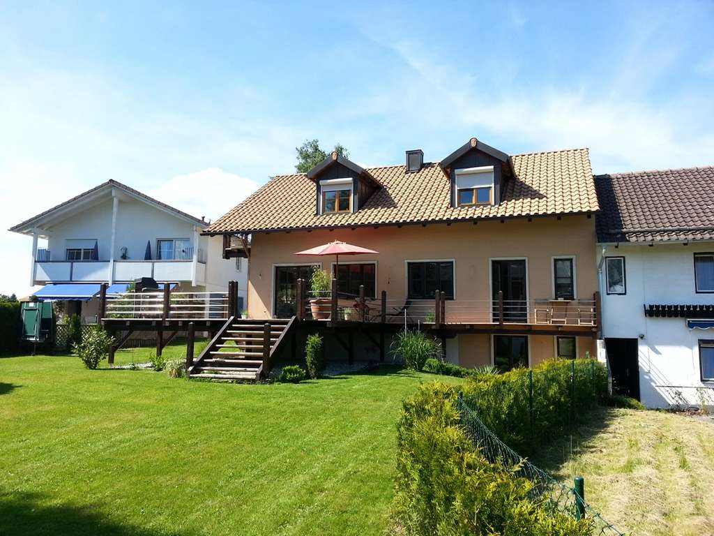 Baugrundstück in Top-Lage mit Altbestand auch teilbar zu erwerben.