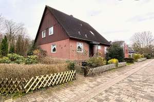Gemütliches Einfamilienhaus in ansprechender Wohnlage mit großem Garten, Teich und Garage! – Die vollständige Adresse der Immobilie erhältst du vom Anbieter., 31582 Nienburg (Weser) – Vorschaubild 1
