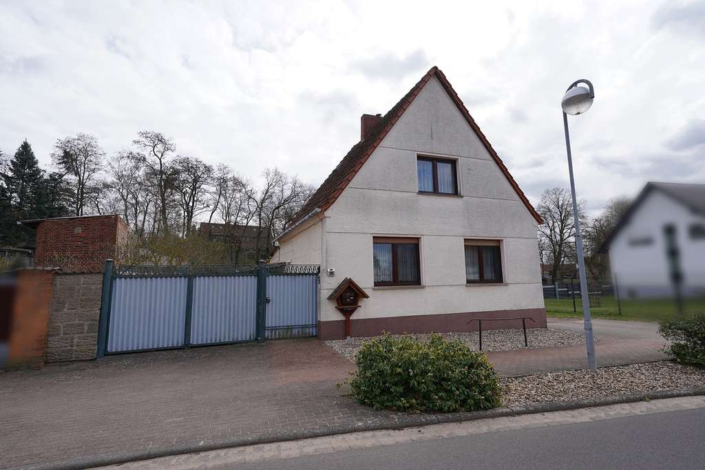 Immobilie in Burgstall - Burgstall - Sanierungsbedürftiges EFH mit Stallung und kleinem Hof - Bild 2