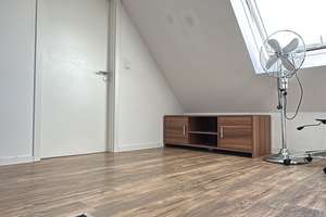 Gemütliches Dachgeschosszimmer mit eigener Küchenzeile in Stuttgart-Obertürkheim – Augsburger Straße 351, 70327 Untertürkheim (Ortsteil), Stuttgart – Vorschaubild 6