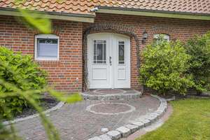 Lebensqualität pur – stilvolles Einfamilienhaus in familienfreundlicher Lage von Sandhorst – Die vollständige Adresse der Immobilie erhältst du vom Anbieter., 26607 Aurich – Vorschaubild 2