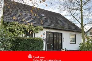 Zentral in Ehmen mit großzügigem Platzangebot und schönem Erbpacht-Grundstück