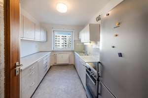 Helle 3-Zi.-Wohnung mit Loggia und weitläufigem Blick ins Grüne in Großhadern - Blumenau – Wastl-Witt-Str. 38, 80689 Blumenau, München – Vorschaubild 9