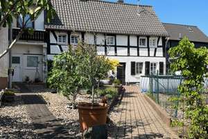 SANKT AUGUSTIN, tolles saniertes Fachwerkhaus mit 3-4 Zimmer, ca. 80 m² Wfl. und ca. 360 m² Süd-GrSt – Die vollständige Adresse der Immobilie erhältst du vom Anbieter., 53757 Sankt Augustin – Vorschaubild 1