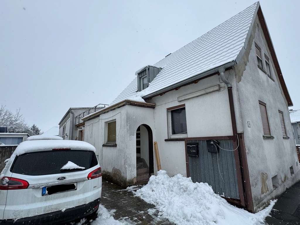 Immobilie in Waldbüttelbrunn - Vielseitig nutzbare Liegenschaft zu verkaufen - Bild 0