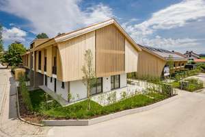 Bezugsfertig: Alpenblick inklusive – Großzügige 3-Zimmer Wohnung mit umlaufenden Balkon | KfW40 – Warngauerstraße 6a, 83666 Waakirchen – Vorschaubild 11