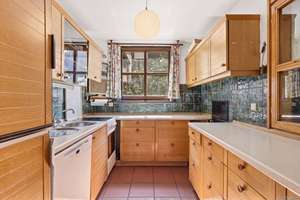Stadtnah und direkt am Park! Familienheim mit spannender Architektur, 7 Zimmern und Garten – Die vollständige Adresse der Immobilie erhältst du vom Anbieter., 93051 Großprüfening-Dechbetten-Königswiesen, Regensburg – Vorschaubild 12