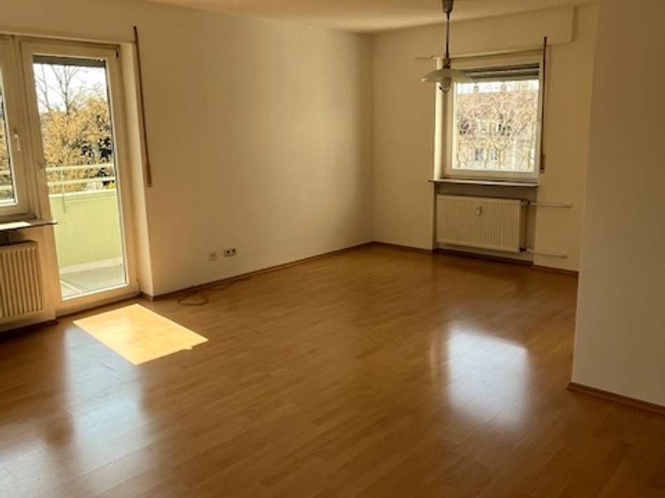 angrenzender heller Essplatz