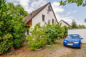 Grünes Refugium mit Wohnkomfort – gepflegtes Haus mit Terrasse und Garage in gefragter Lage