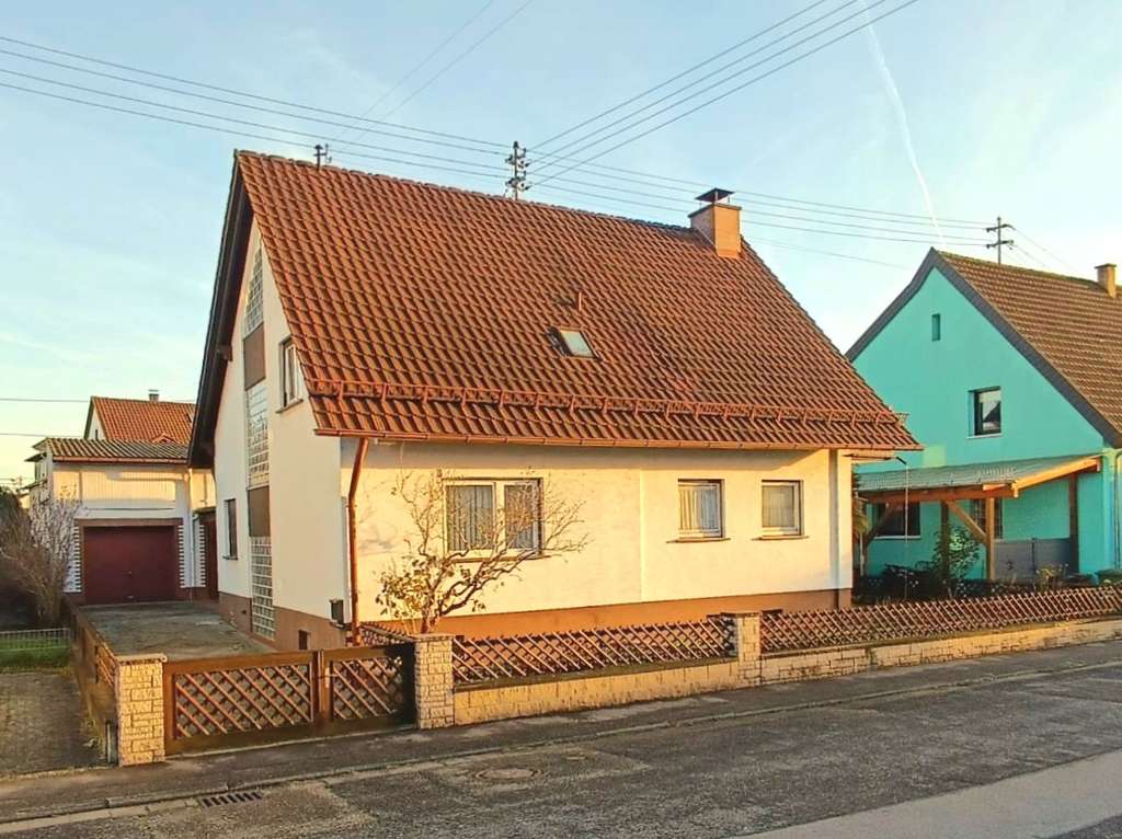 Immobilie in Neuburg am Rhein - Repräsentatives Einfamilienhaus - 5 Schlafzimmer - Büro - Doppelgarage - Garten! - Bild 2