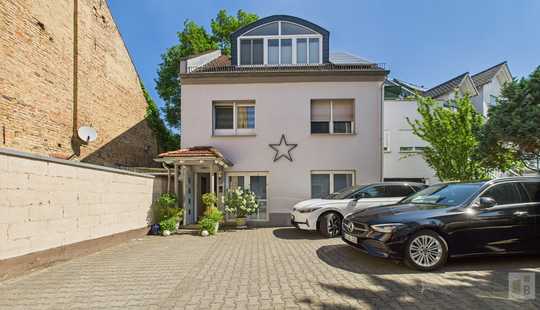 Bild von Modernisiertes Einfamilienhaus mit Dachterrasse in guter Lage von Wiesbaden