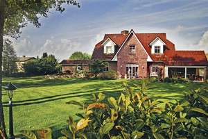 NEU!!!  Exkl.  Architektenanwesen m. Doppelgarage u. wohnlichen Vollkeller  in 1a Lage!!! – Nappenhorner Koppel 22, 25355 Barmstedt – Vorschaubild 2