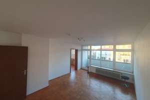 Helle 3-Zimmer-Wohnung mit zwei Balkonen, Gartenanteil und Garage in ruhiger, begehrter Lage