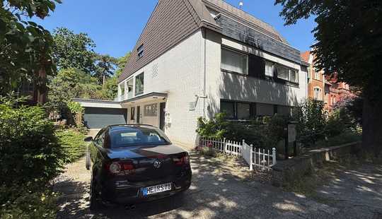 Bild von Repräsentative Immobilie:vermietete Praxis und großzügige Wohnung auf 2 Etagen.Sauna,Pool,Balkone
