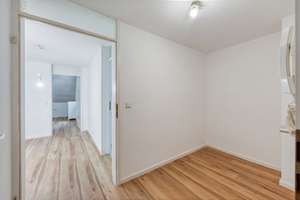 +++ frisch renoviert - DG-Maisonette-Galerie - Fußboden-Hzg. - 2 Bäder - Blk. & Fernblick - EBK +++ – Wikingerweg 2, 70439 Stammheim-Süd, Stuttgart – Vorschaubild 15