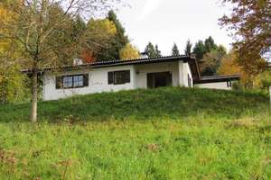 Wochenendhaus auf der Rusel in sehr sonniger Waldrandlage mit Fernsicht – Die vollständige Adresse der Immobilie erhältst du vom Anbieter., 94469 Deggendorf – Vorschaubild 1