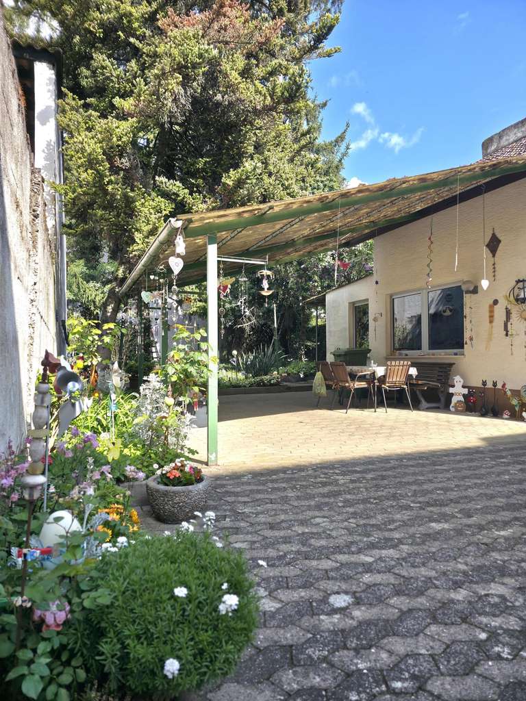 Immobilie in Weinheim - Einfamilienhaus mit schnuckeligem Garten und Nebengebäude - Bild 0